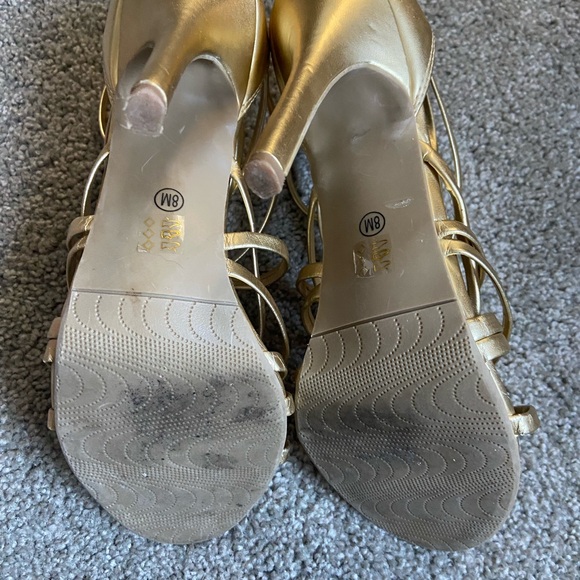 Women’s size 8 strappy gold heels. Laundry List - Picture 3 of 6